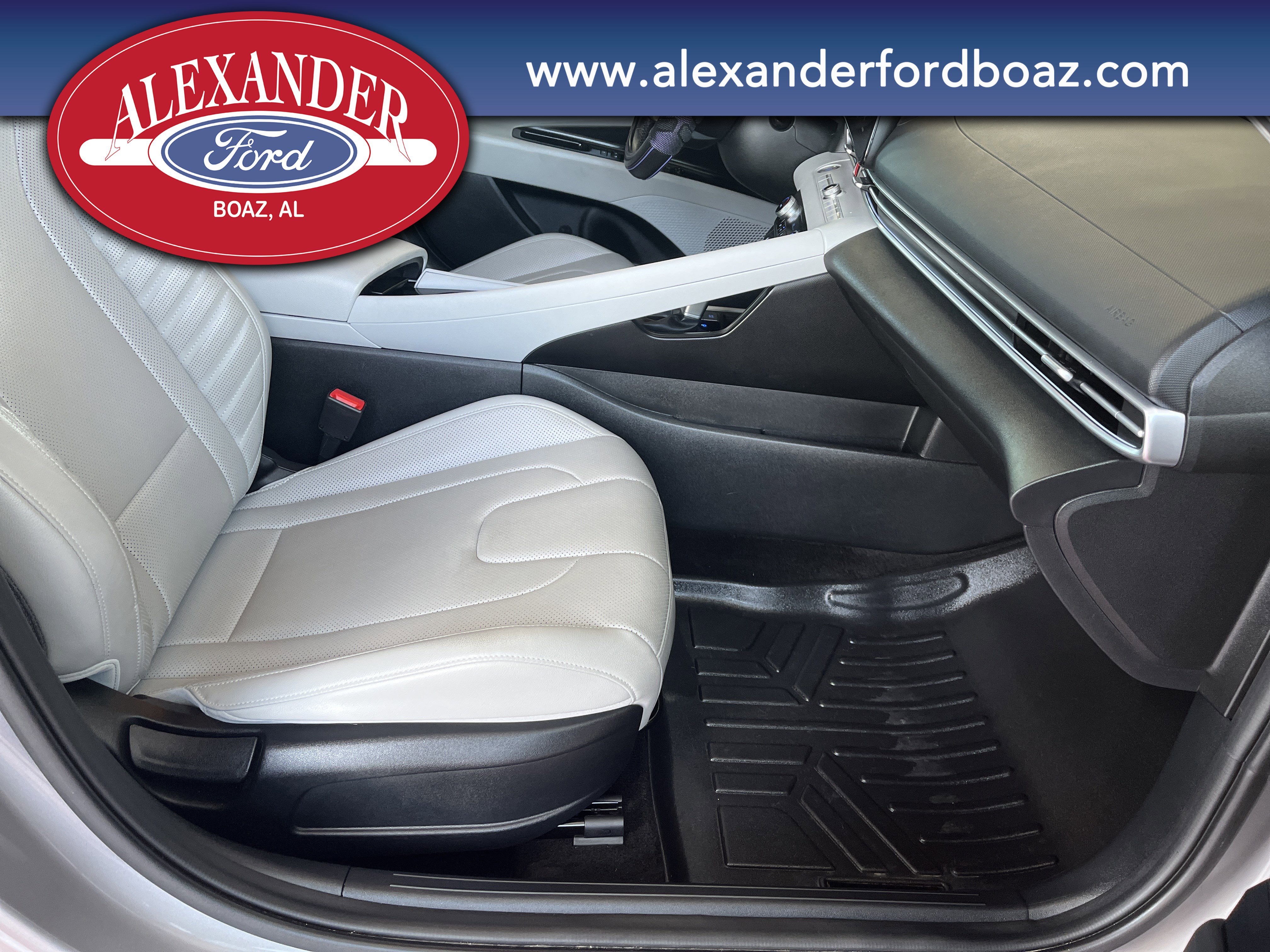 Used 2025 Hyundai Elantra Limited FWD image 14