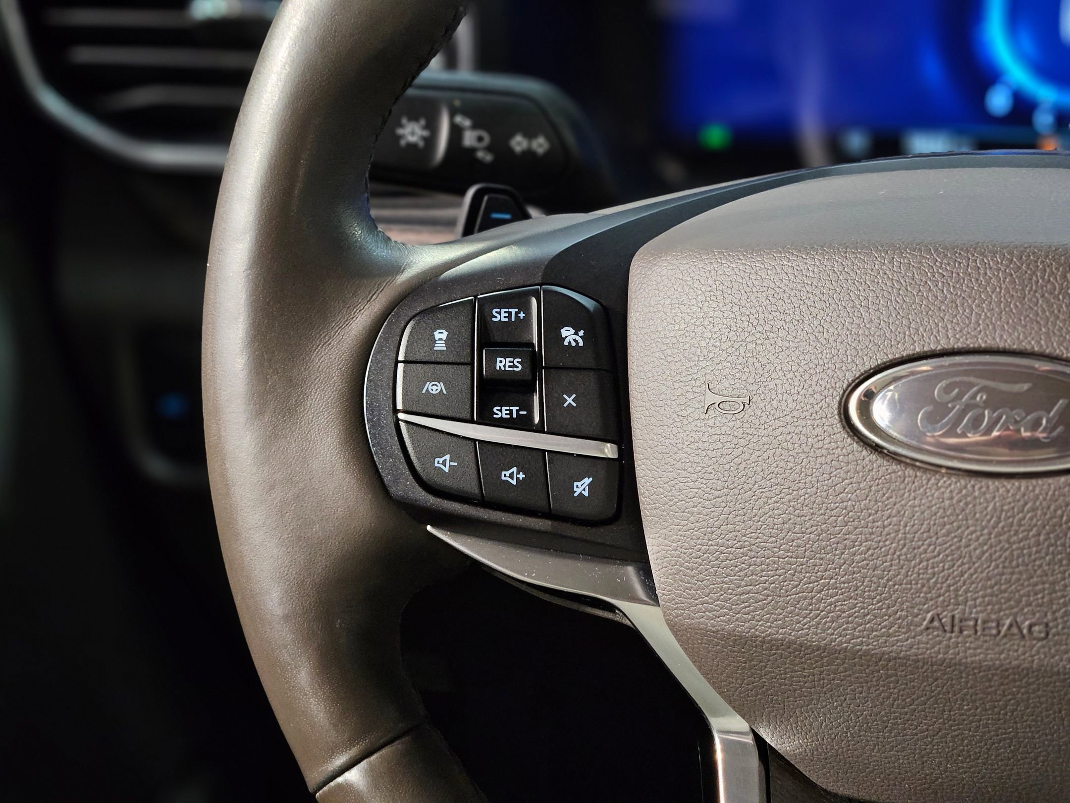 Used 2020 Ford Explorer Platinum image 28