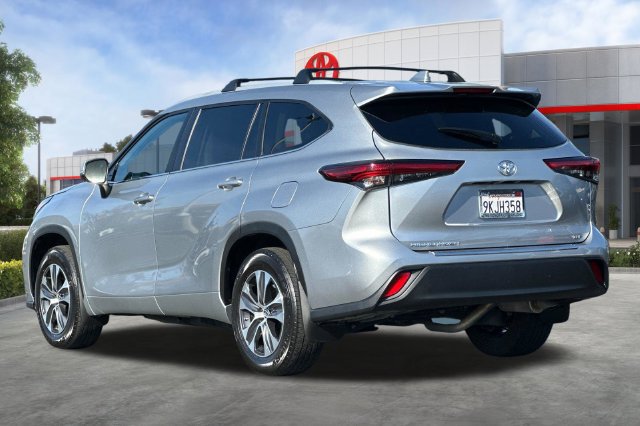 Used 2023 Toyota Highlander XLE FWD image 6