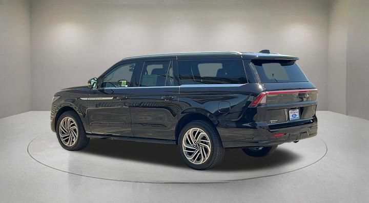 Certified 2025 Lincoln Navigator L Reserve AWD/4WD image 4