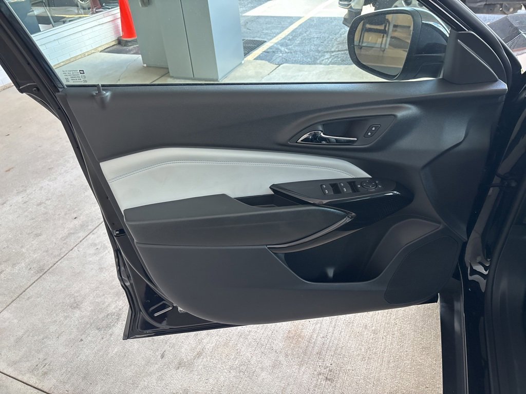 New 2025 Chevrolet Trax LT w/ Sunroof Package image 6
