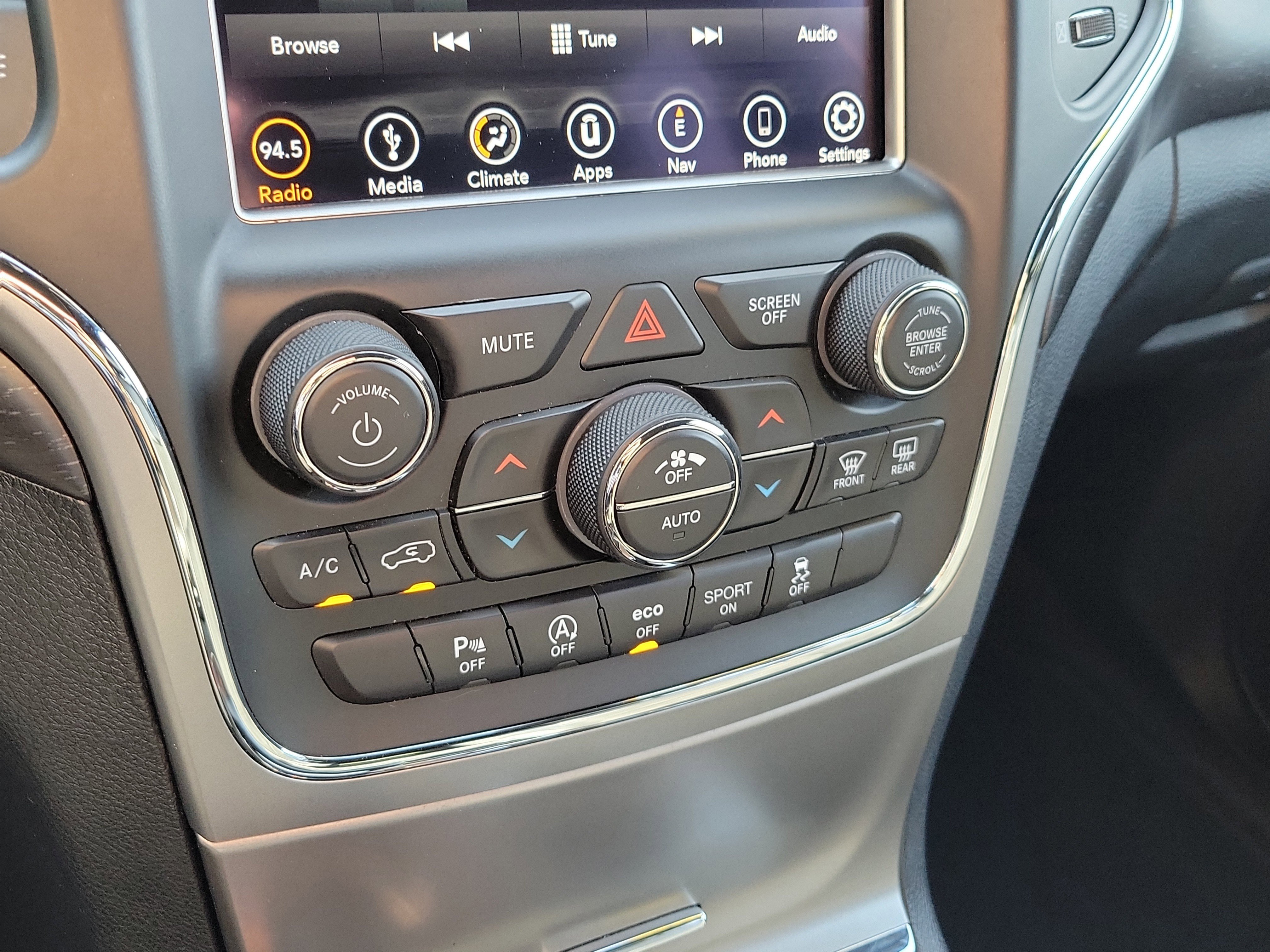 Used 2018 Jeep Grand Cherokee Altitude AWD/4WD image 32
