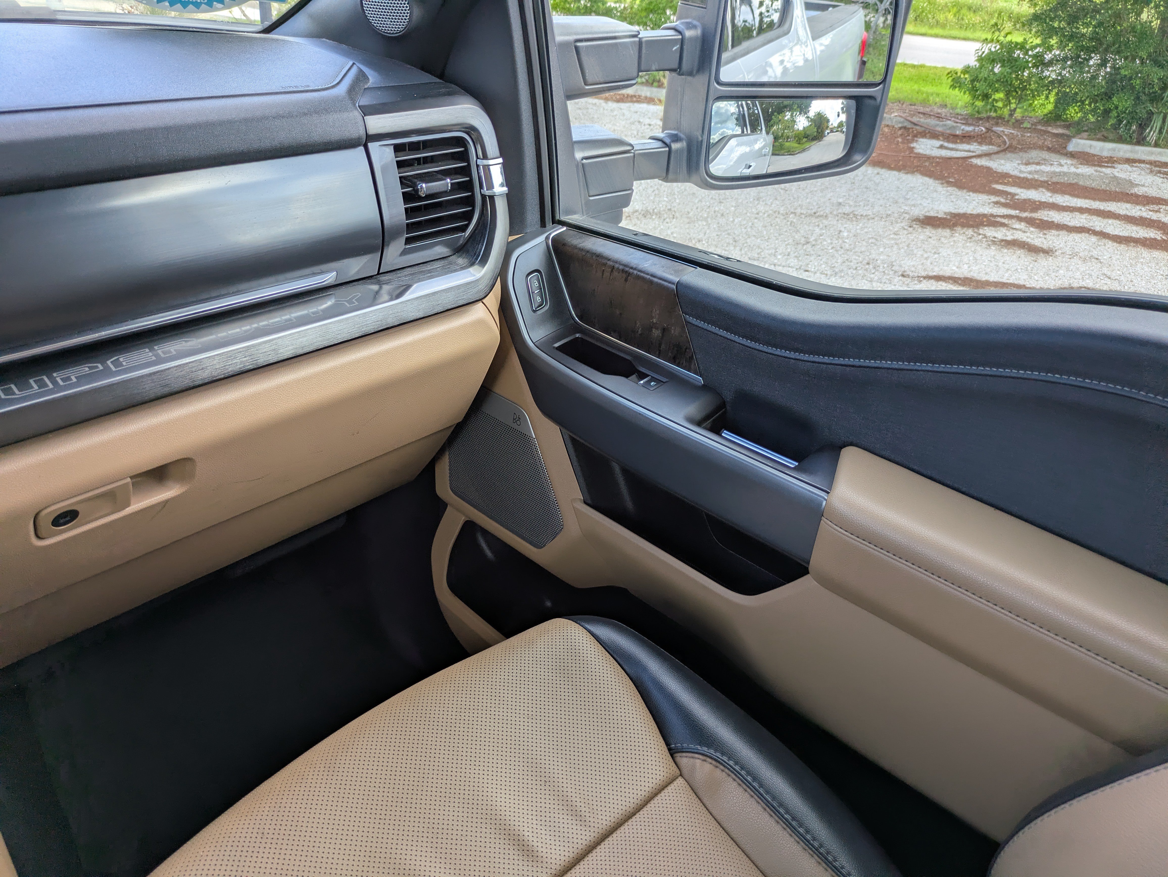 Used 2024 Ford F250 Lariat w/ FX4 Off-Road Package AWD/4WD image 17