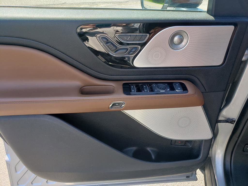 Used 2020 Lincoln Aviator Reserve w/ Equipment Group 202A AWD/4WD image 11