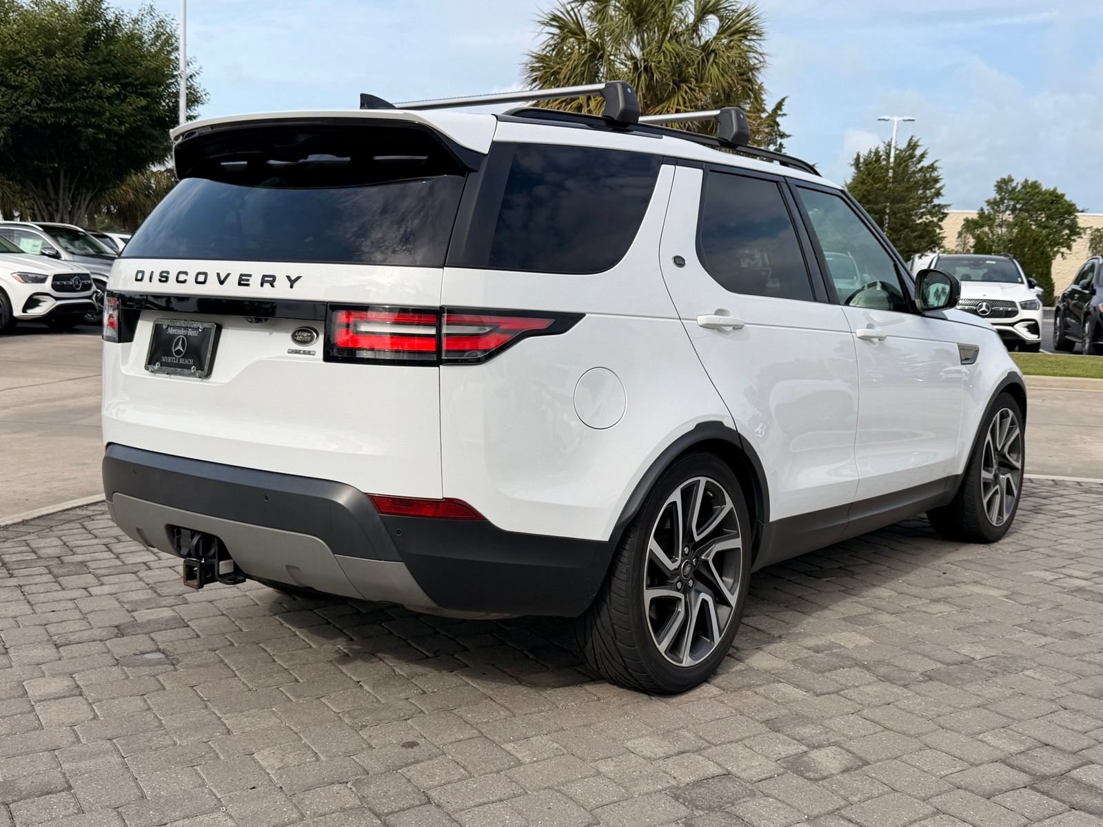 Used 2018 Land Rover Discovery HSE AWD/4WD image 9
