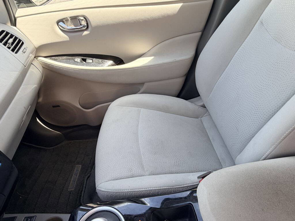 Used 2014 Nissan Leaf SV w/ Premium Package FWD image 12
