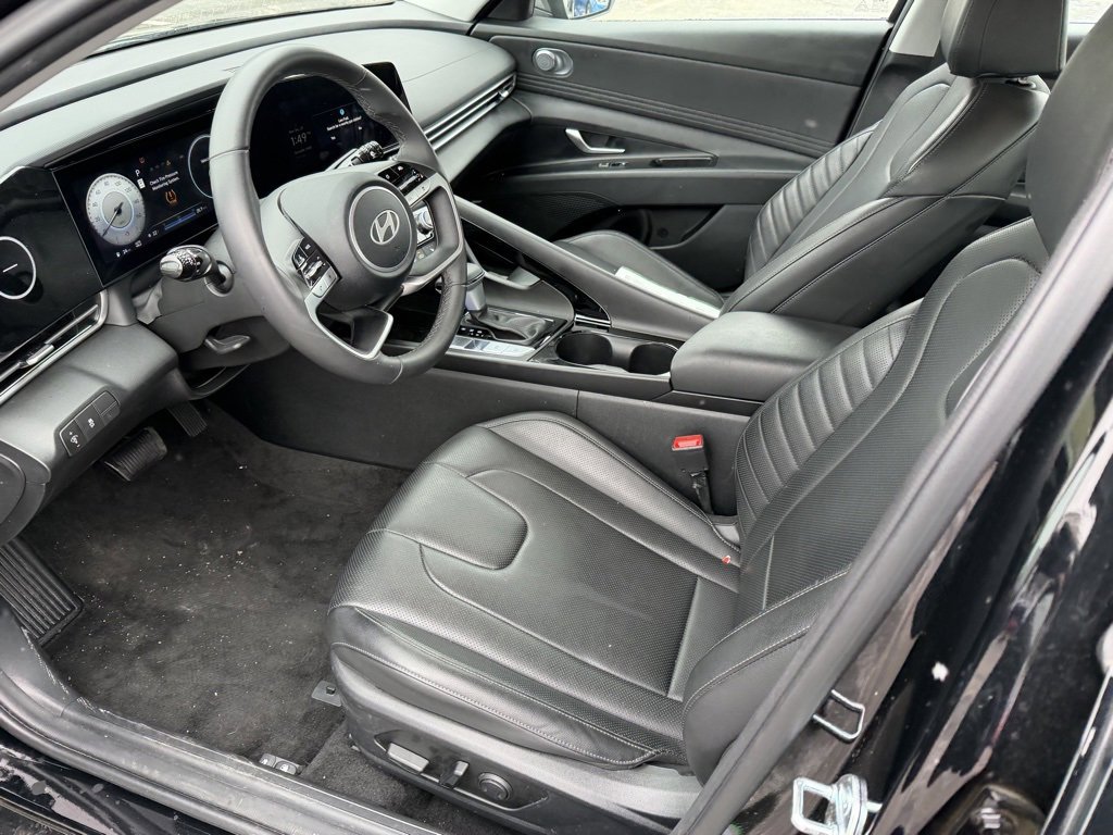 Used 2025 Hyundai Elantra Limited image 6