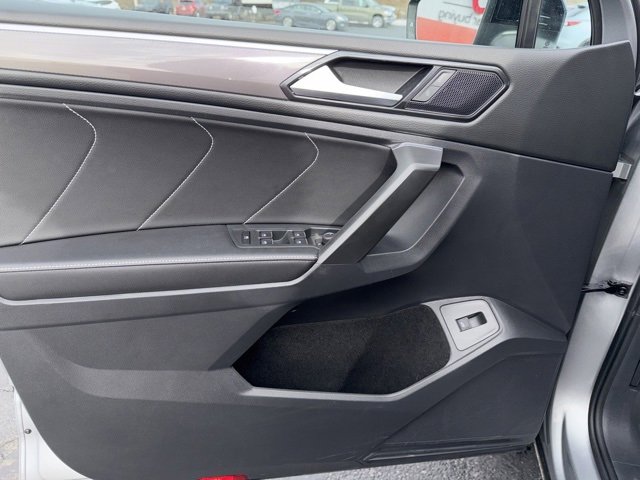 Used 2022 Volkswagen Tiguan SE R-Line image 10