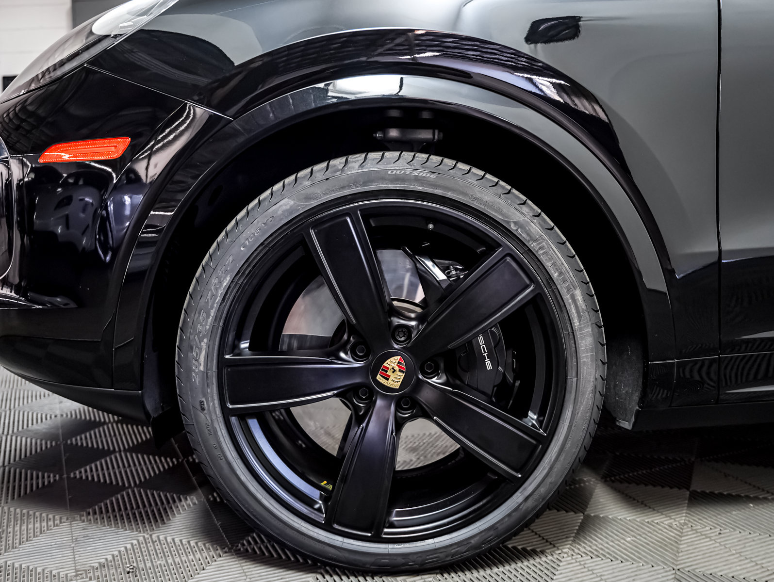 Certified 2023 Porsche Cayenne Turbo AWD/4WD image 14