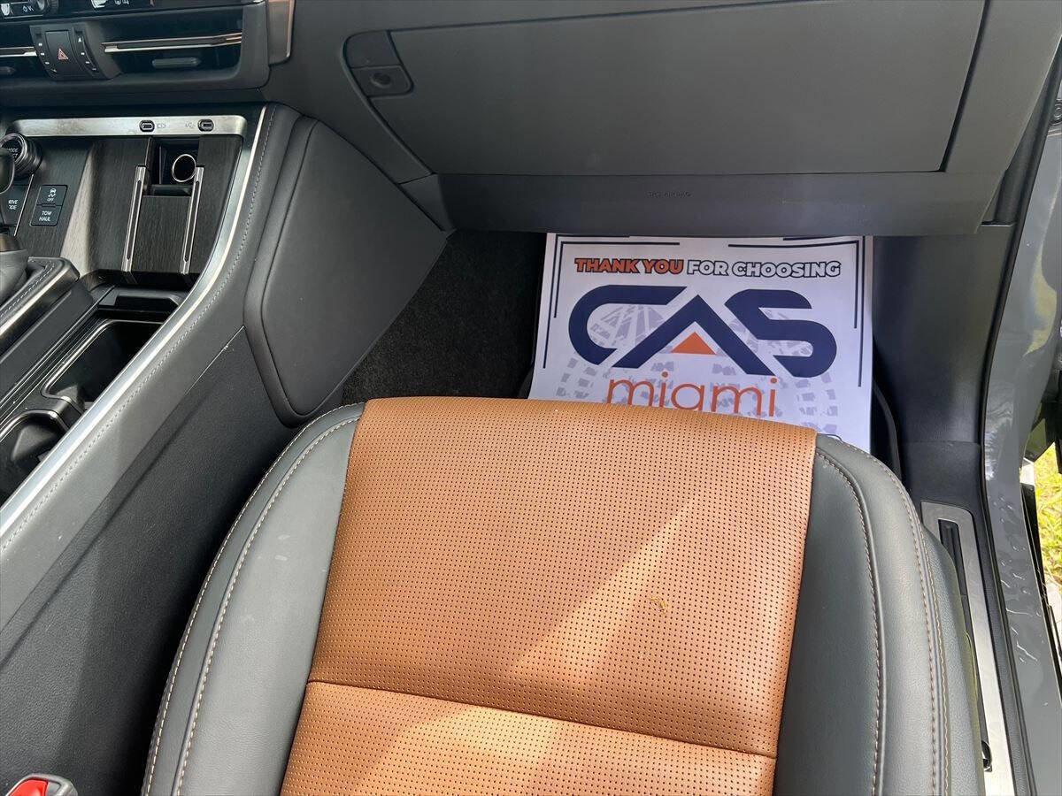 Used 2025 Lexus GX 550 Luxury+ AWD 4dr SUV image 17