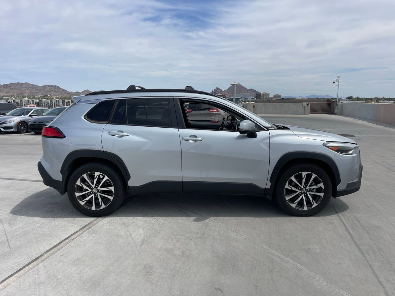 Used 2024 Toyota Corolla Cross XLE w/ Convenience Package image 2