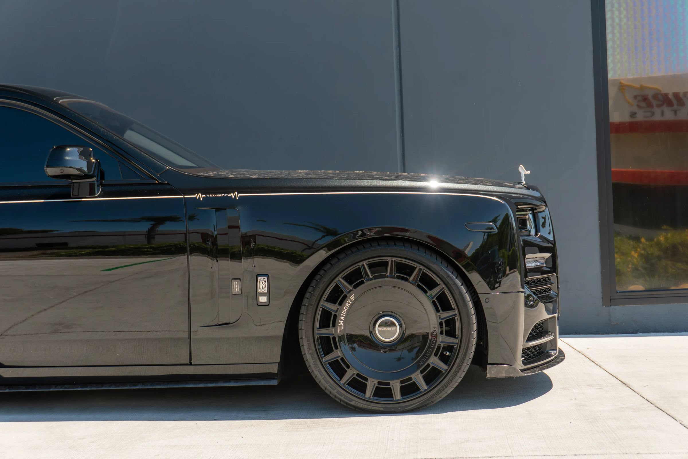 Used 2024 Rolls-Royce Phantom Sedan w/ The Phantom Package RWD image 45