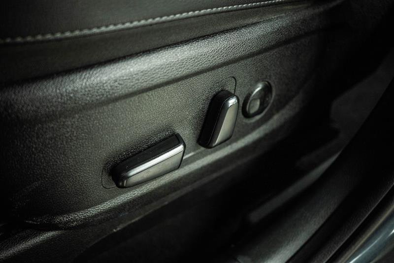 Used 2024 Kia Telluride EX w/ EX Captain's Chair Package image 16