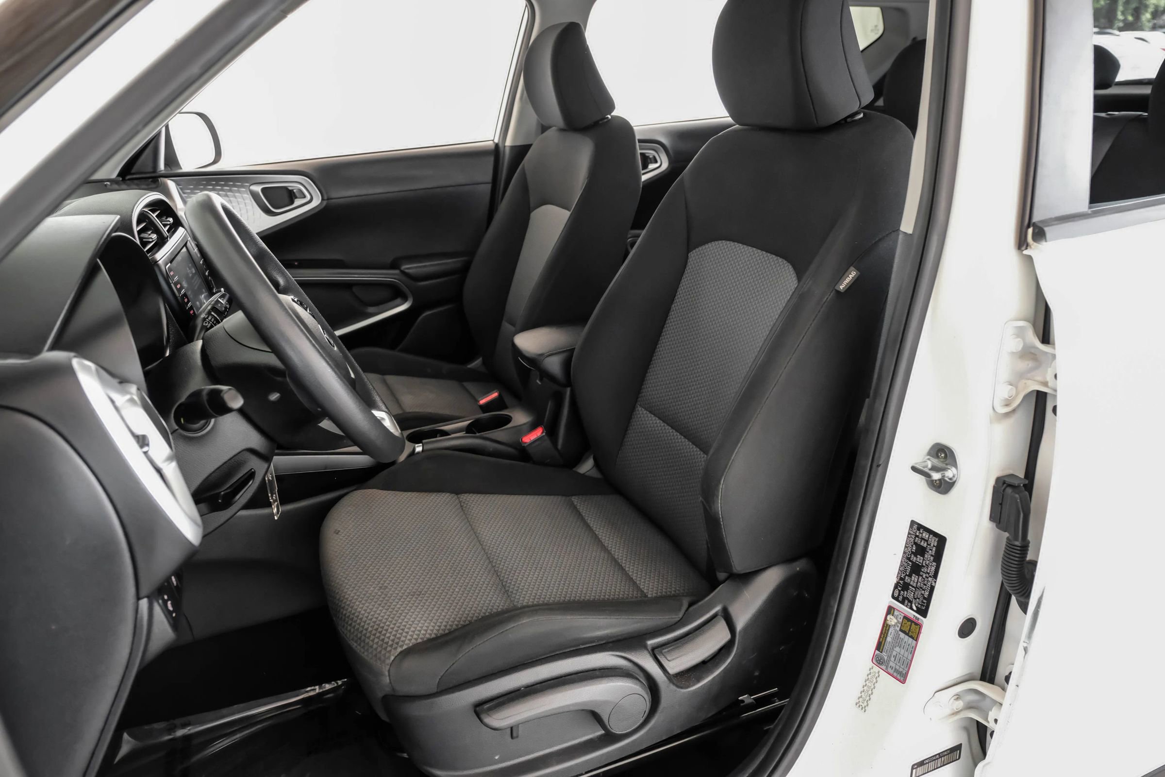 Used 2020 Kia Soul LX image 32