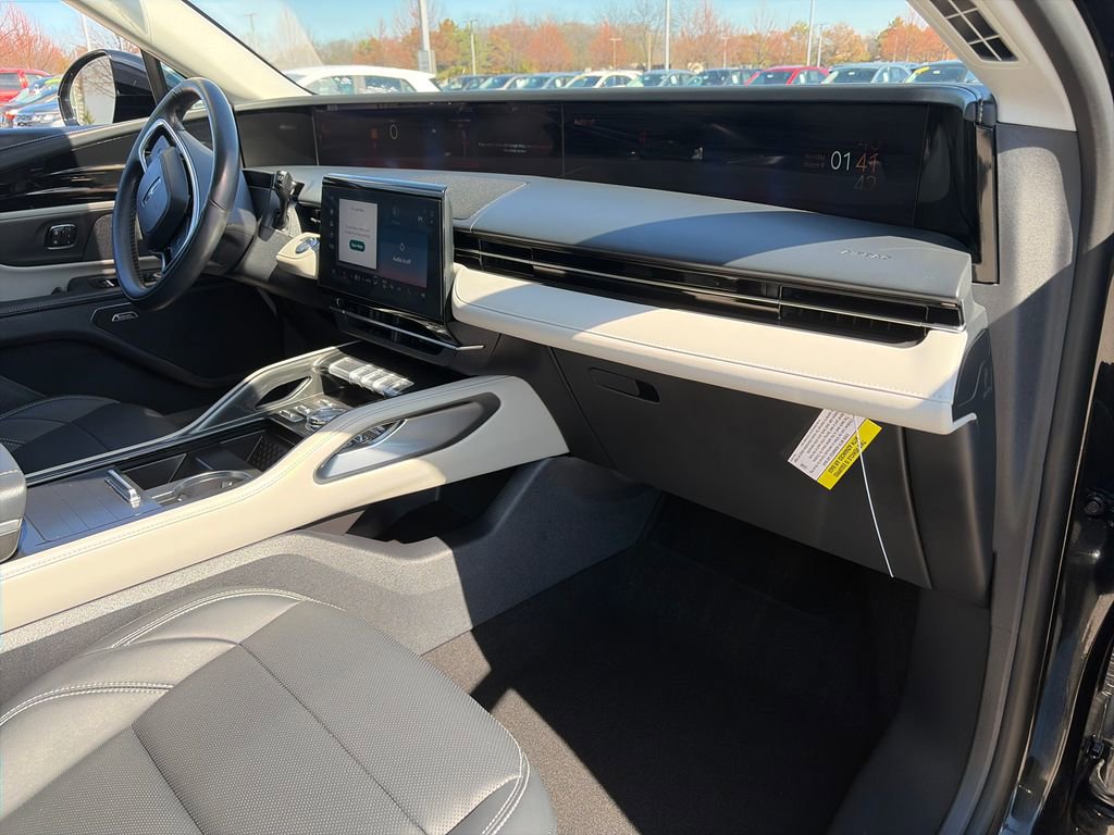 Used 2025 Lincoln Nautilus Premier w/ Equipment Group 102A image 12