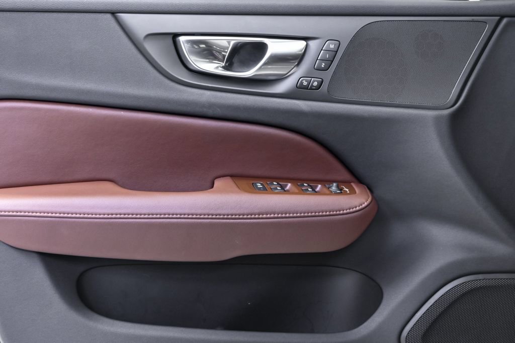 Certified 2025 Volvo V60 B5 Cross Country Plus image 8