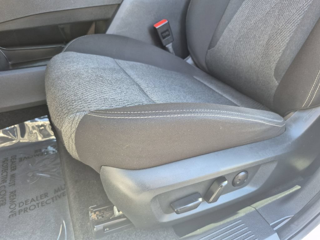 Used 2025 Nissan Rogue SV AWD/4WD image 12