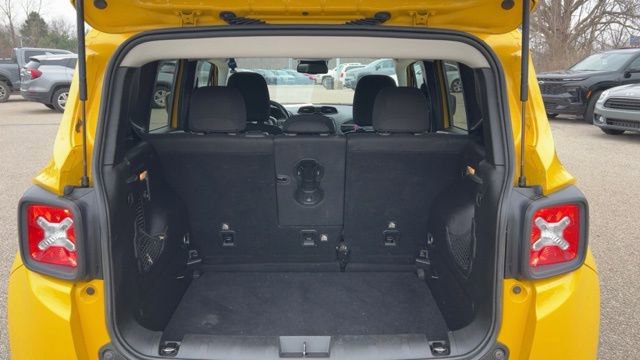 Used 2017 Jeep Renegade Latitude w/ Popular Equipment Group image 32