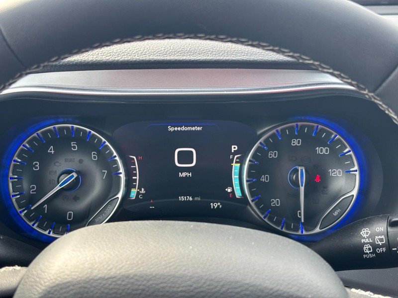 Used 2025 Chrysler Pacifica Limited image 21