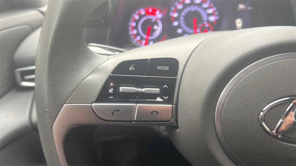 Used 2021 Hyundai Elantra SE image 23