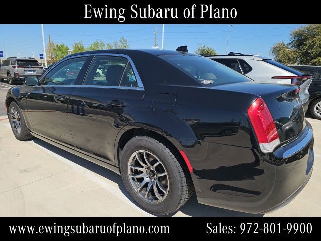 Used 2018 Chrysler 300 Touring image 3