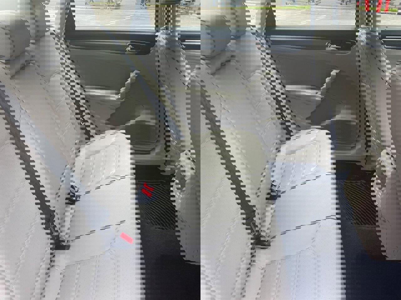 Used 2017 Volkswagen Passat 1.8T R-Line w/ R-Line Lighting Package FWD image 14