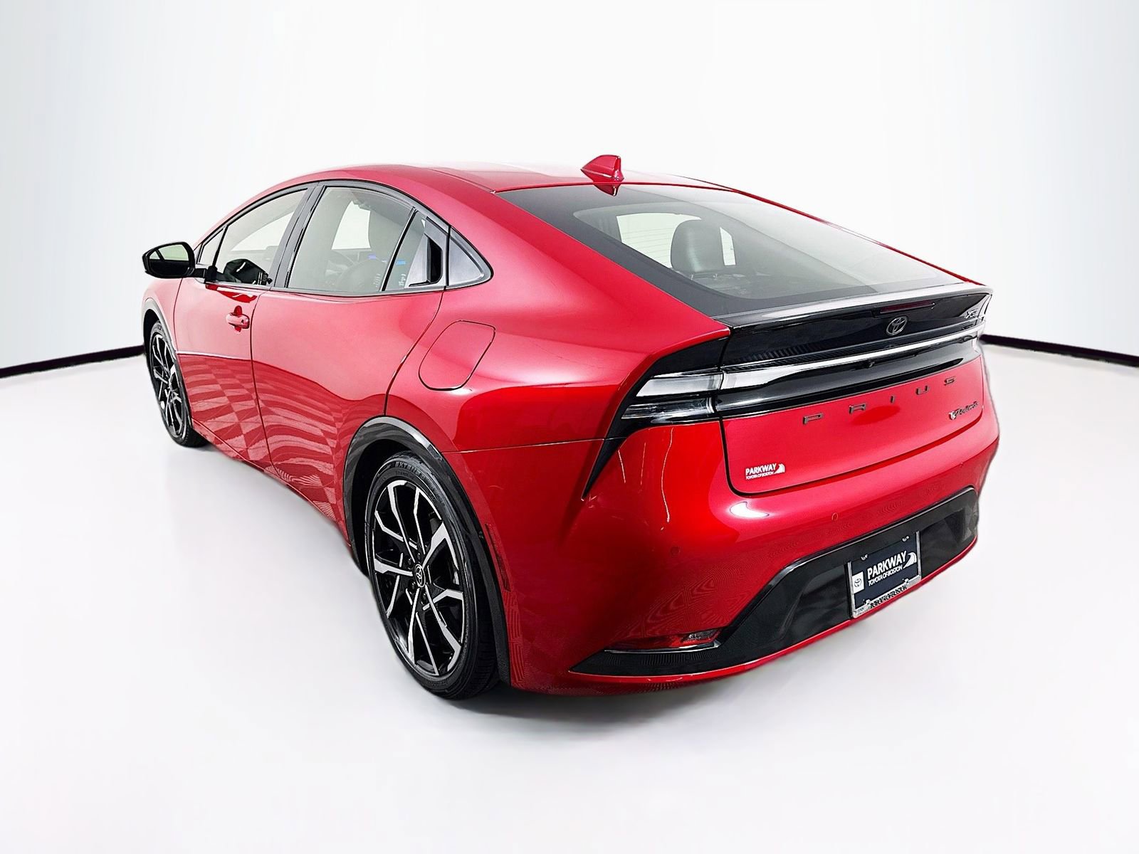 Used 2024 Toyota Prius Prime Premium FWD image 5