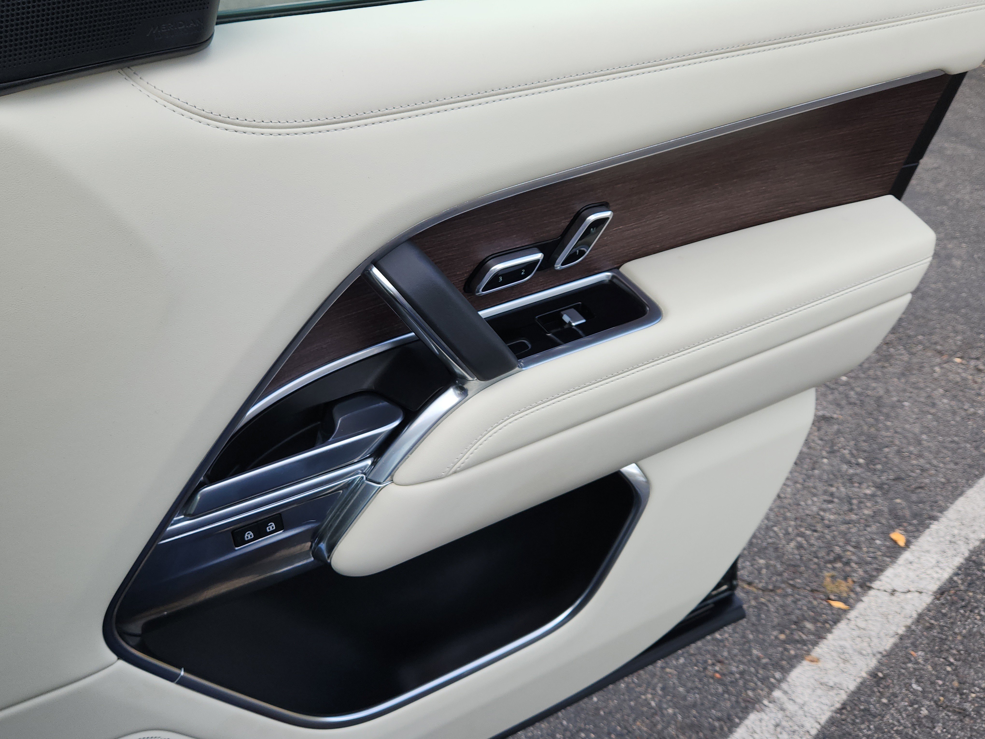 Certified 2023 Land Rover Range Rover SE image 19