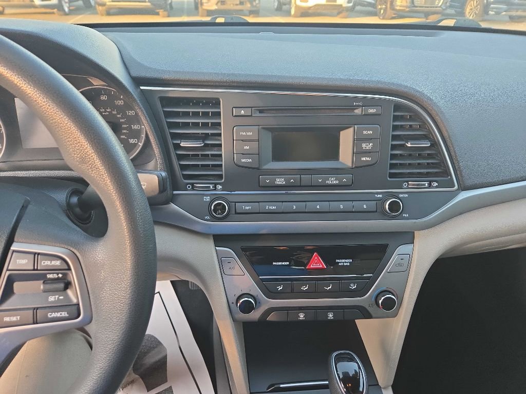 Used 2017 Hyundai Elantra SE image 16