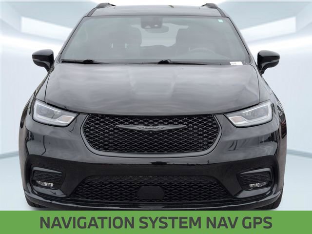 Used 2025 Chrysler Pacifica Limited image 10