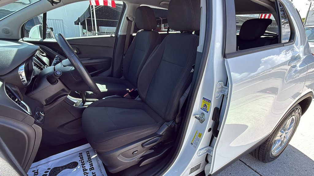 Used 2020 Chevrolet Trax LS w/ Tint and Cruise Package FWD image 22