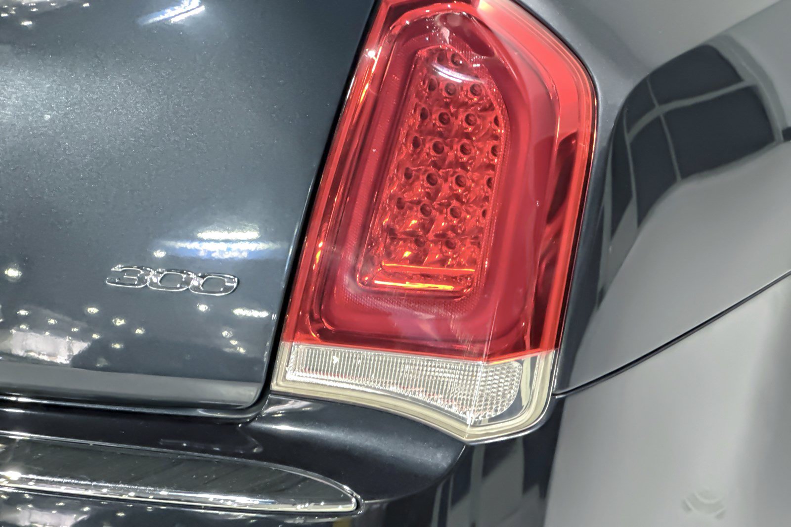 Used 2018 Chrysler 300 Limited w/ Safetytec Plus Group RWD image 12