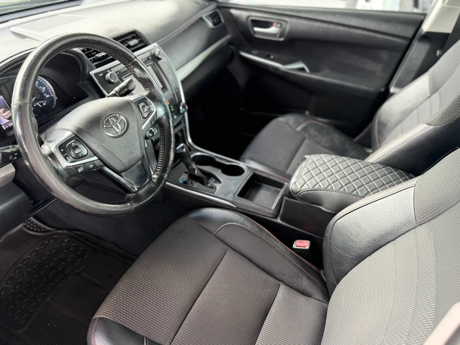 Used 2017 Toyota Camry SE FWD image 14