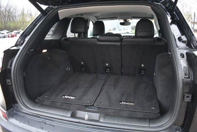 Used 2019 Jeep Cherokee Limited w/ Luxury Group AWD/4WD image 21