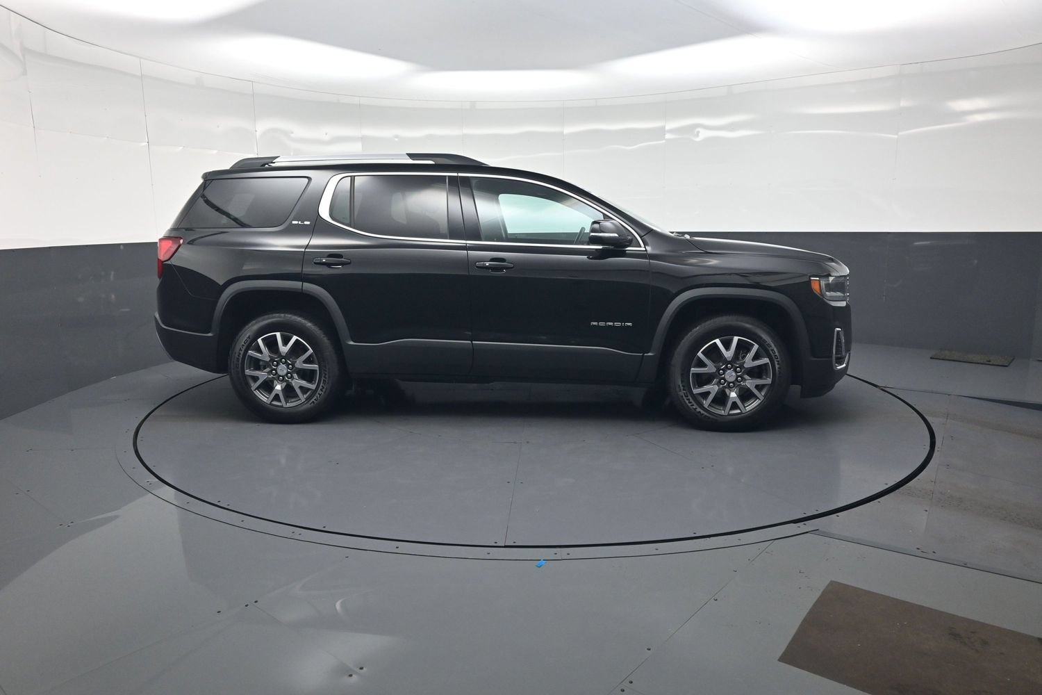 Used 2023 GMC Acadia SLE w/ Driver Convenience Package AWD/4WD image 2