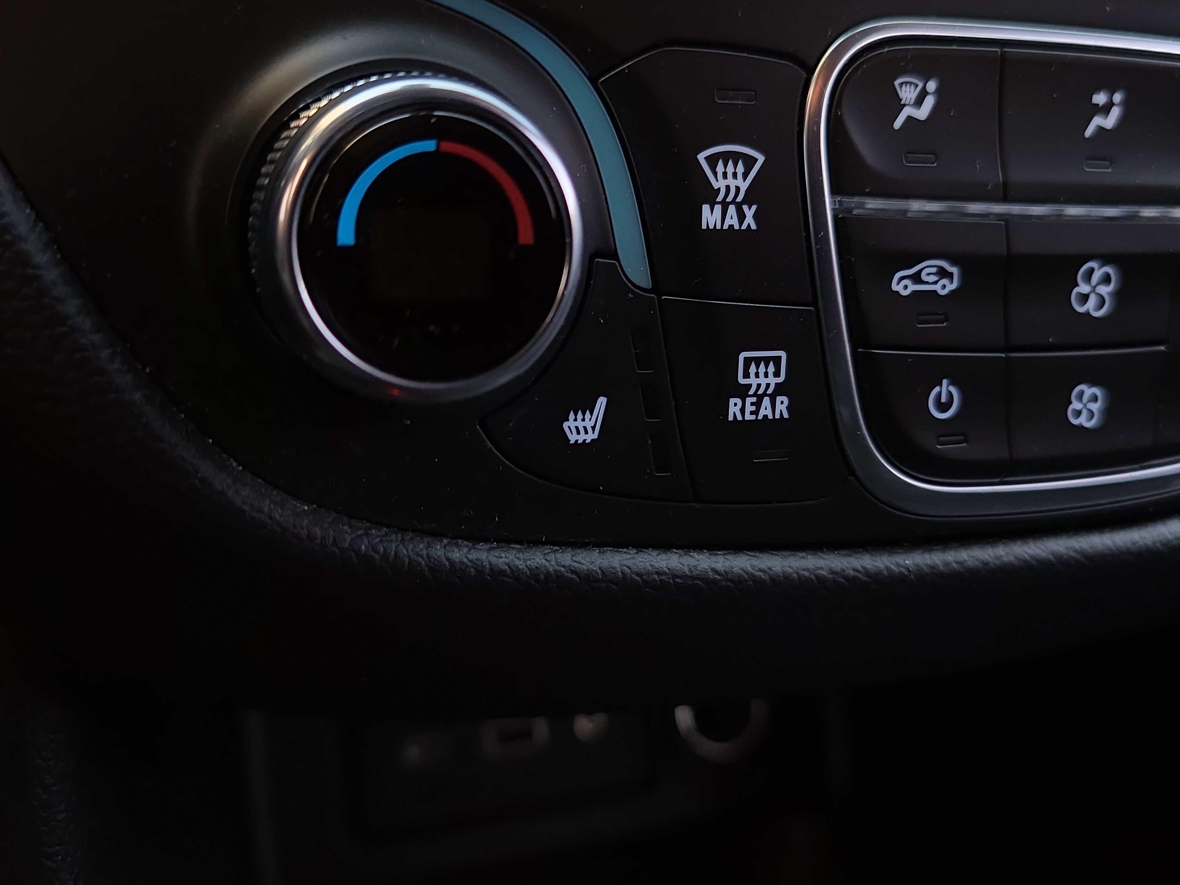 Used 2023 Chevrolet Equinox RS w/ LPO, Cargo Package image 24