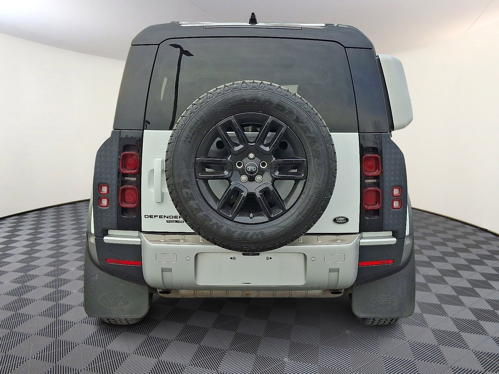 Used 2020 Land Rover Defender 110 HSE image 3