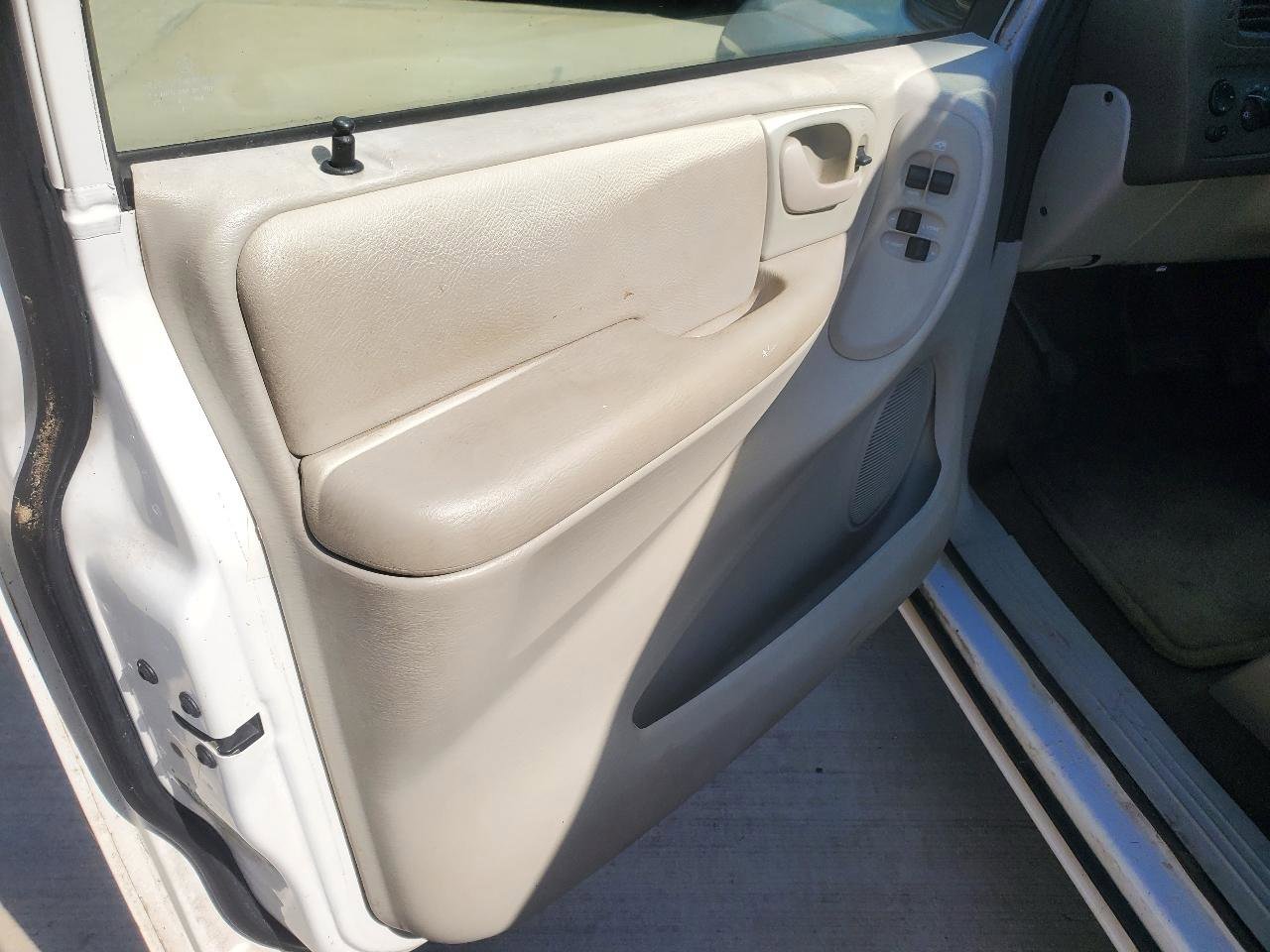 Used 2006 Chrysler Town & Country Limited w/ Popular Equipment Group I FWD image 17