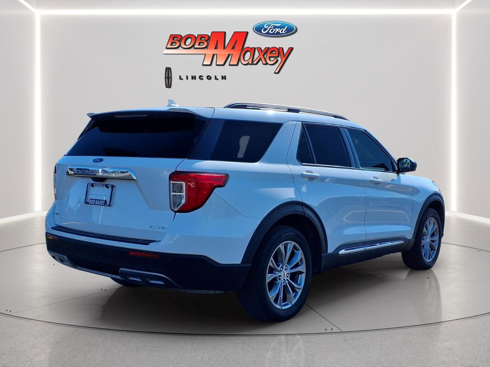 Certified 2022 Ford Explorer XLT w/ Equipment Group 202A AWD/4WD image 4