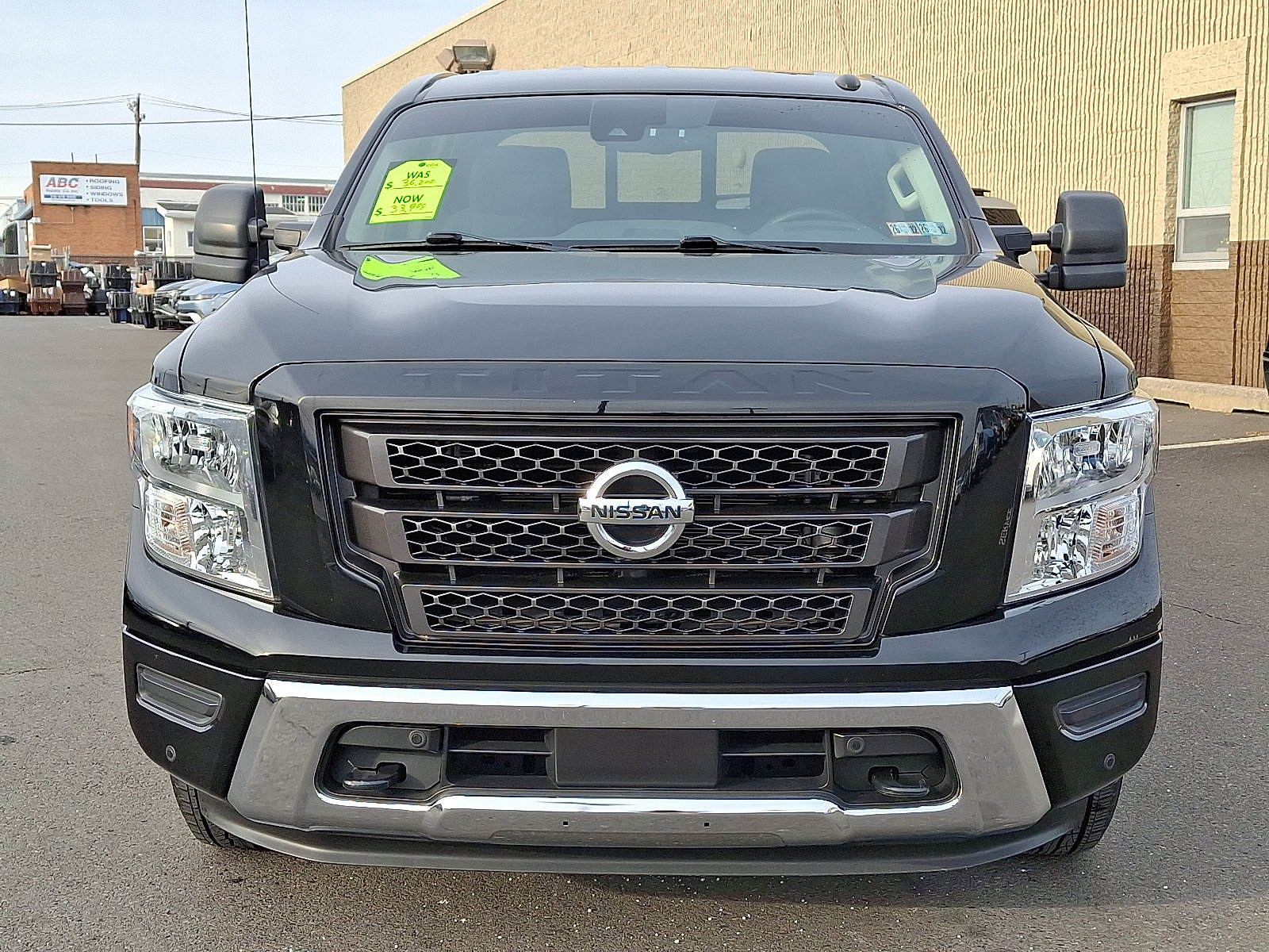 Used 2021 Nissan Titan SV w/ SV Convenience Package image 2