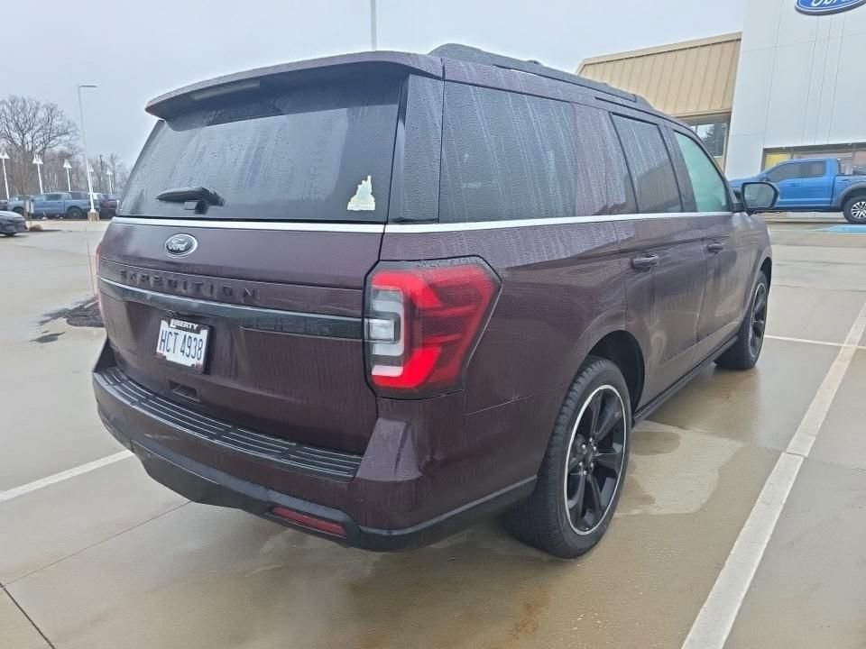 Used 2023 Ford Expedition Limited image 4
