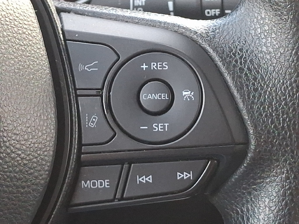 Used 2025 Toyota RAV4 XLE AWD/4WD image 21