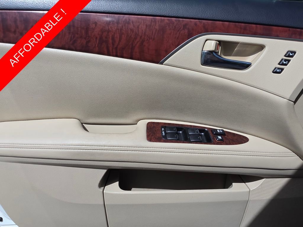 Used 2011 Toyota Avalon Limited image 26