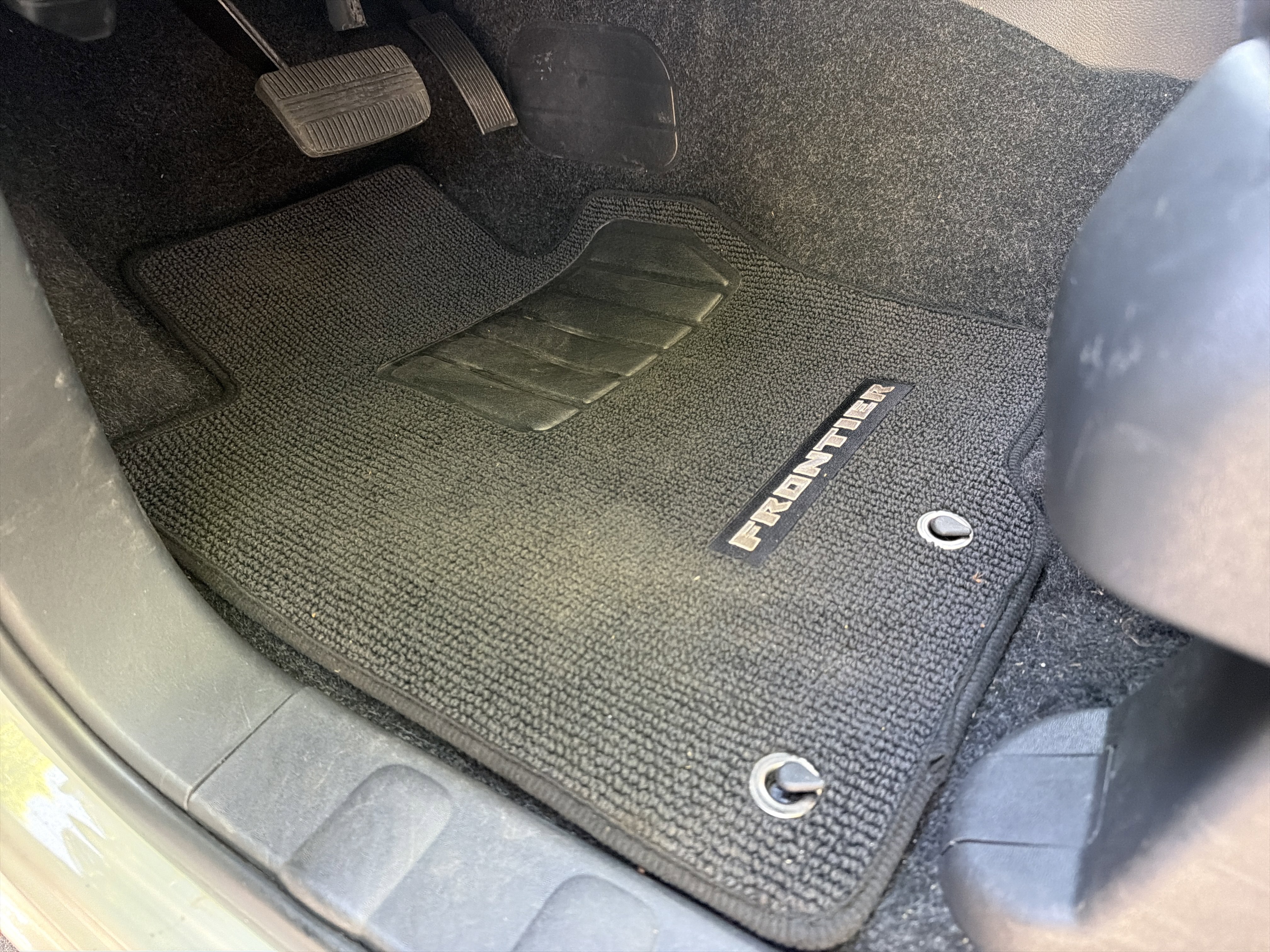 Used 2025 Nissan Frontier SV w/ SV Convenience Package RWD image 17