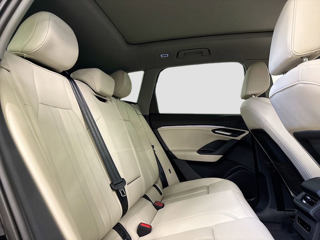 New 2025 Audi Q6 e-tron Premium image 16