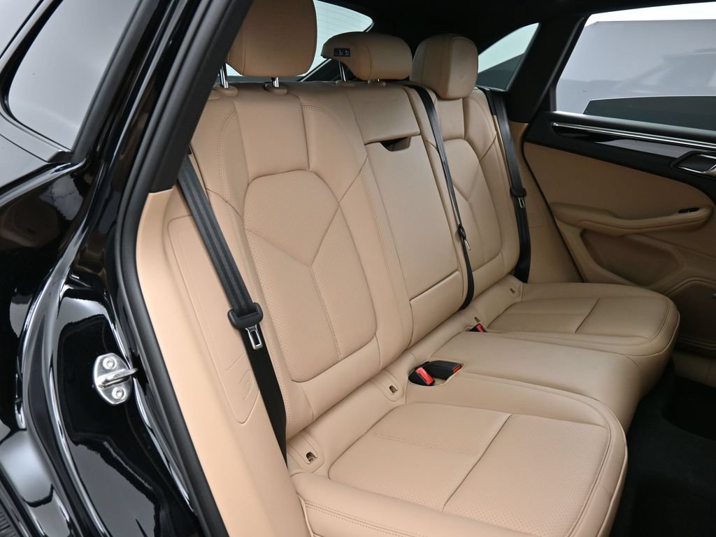 Certified 2026 Porsche Macan AWD/4WD image 26