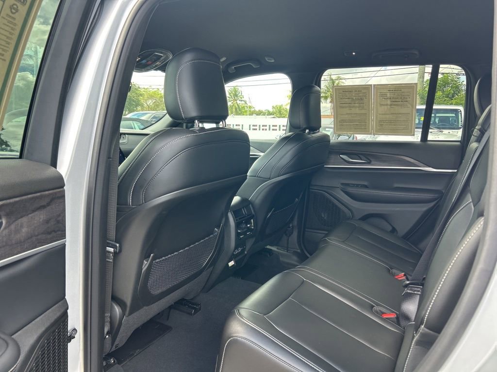 Certified 2025 Jeep Grand Cherokee Limited w/ Black Appearance Package image 34