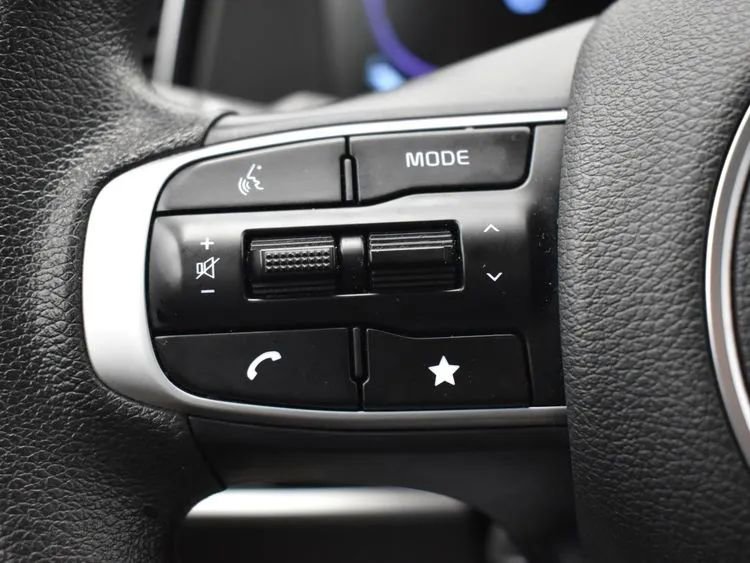 Used 2025 Kia Sportage LX image 24