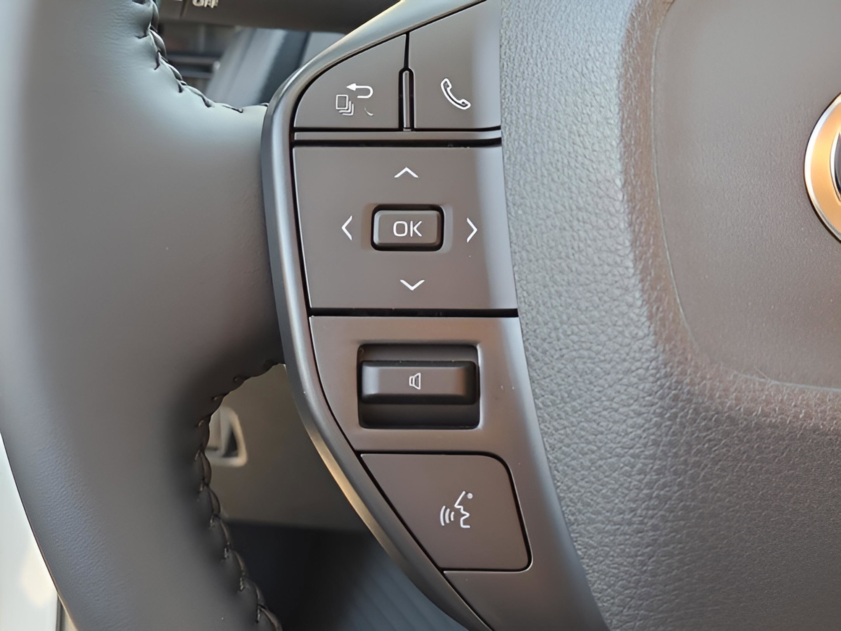 New 2026 Toyota Prius LE FWD image 22