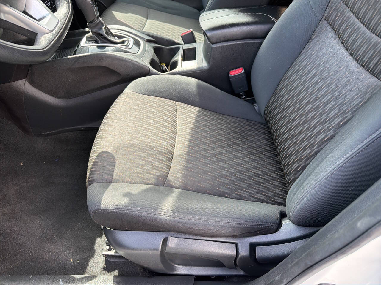 Used 2017 Nissan Rogue S FWD image 12